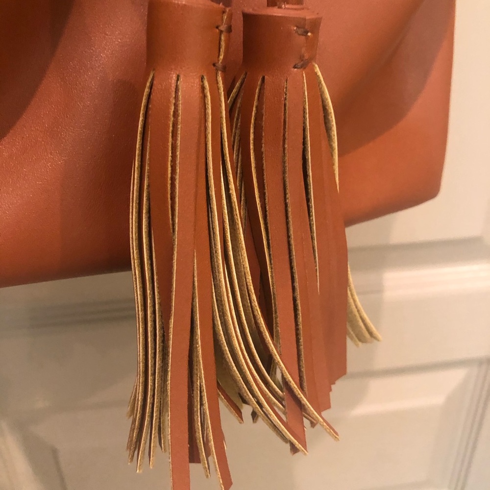 Tan Bucketbag - Picture 4 of 7